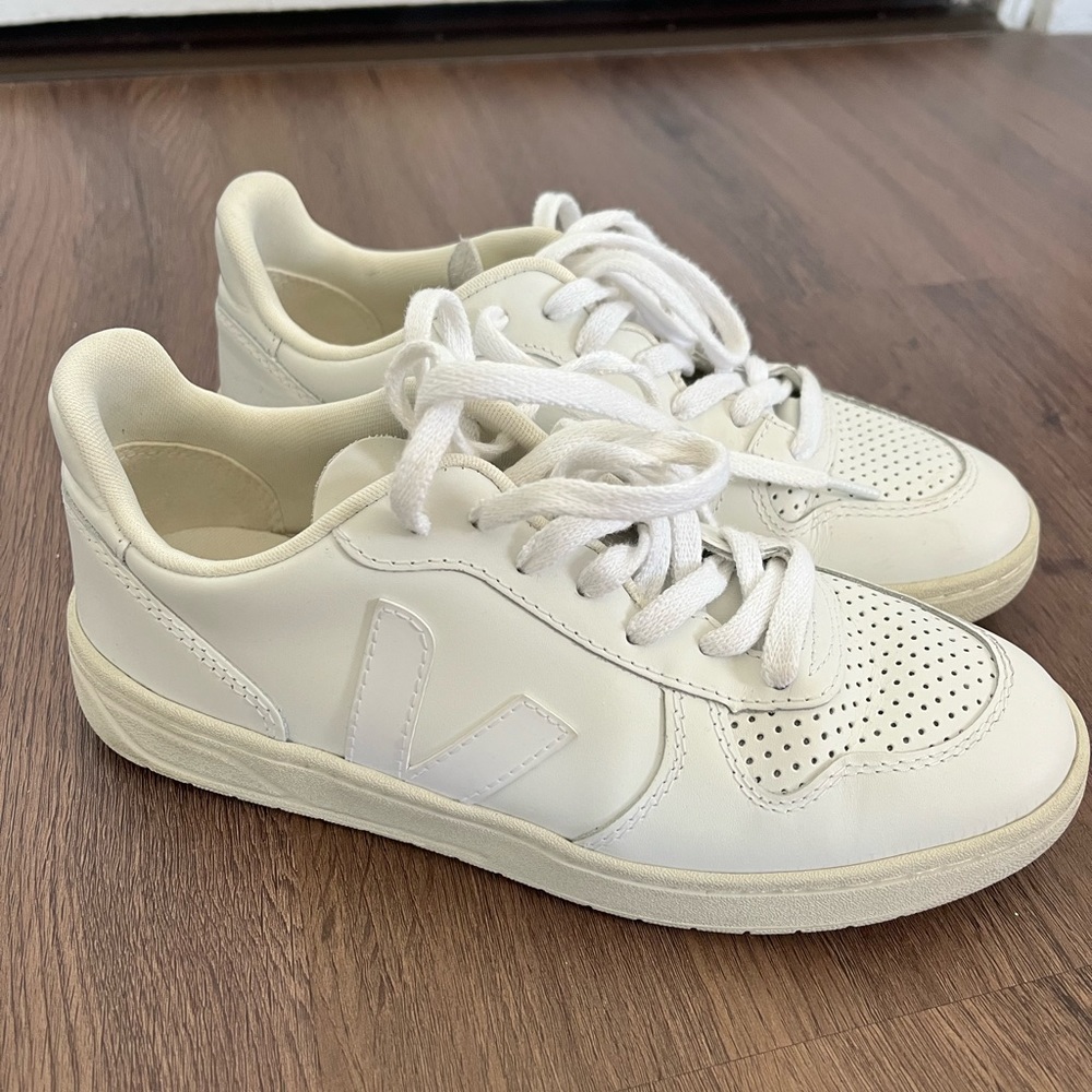 Veja Sneakers - like new!